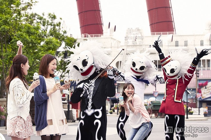 スケルトンたちによるグリーティング＆パフォーマンス／ディズニーシー ／（C）Disney