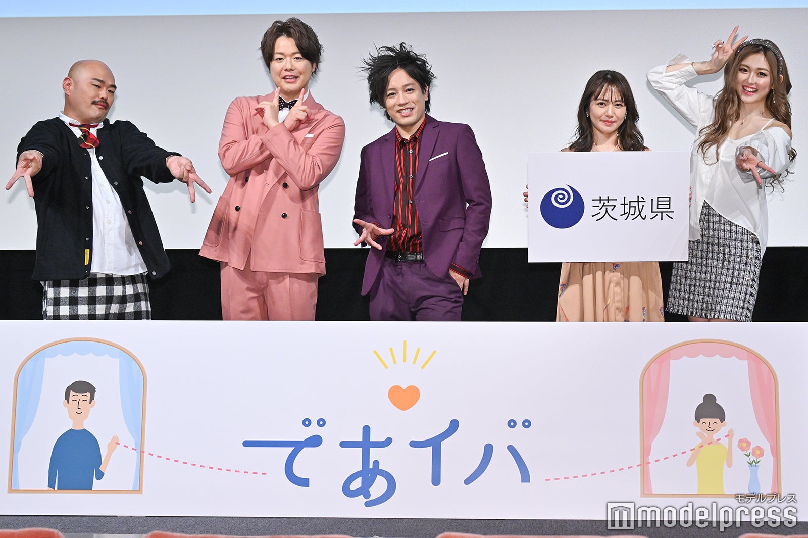（左から）クロちゃん、シュウペイ、松陰寺太勇、磯山さやか、ゆうちゃみ （C）モデルプレス