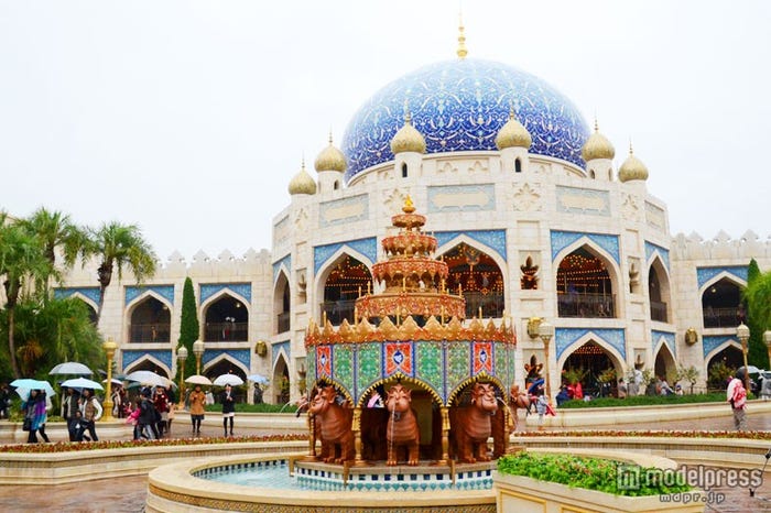 アラビアンコースト黄金色のオブジェ(昼)