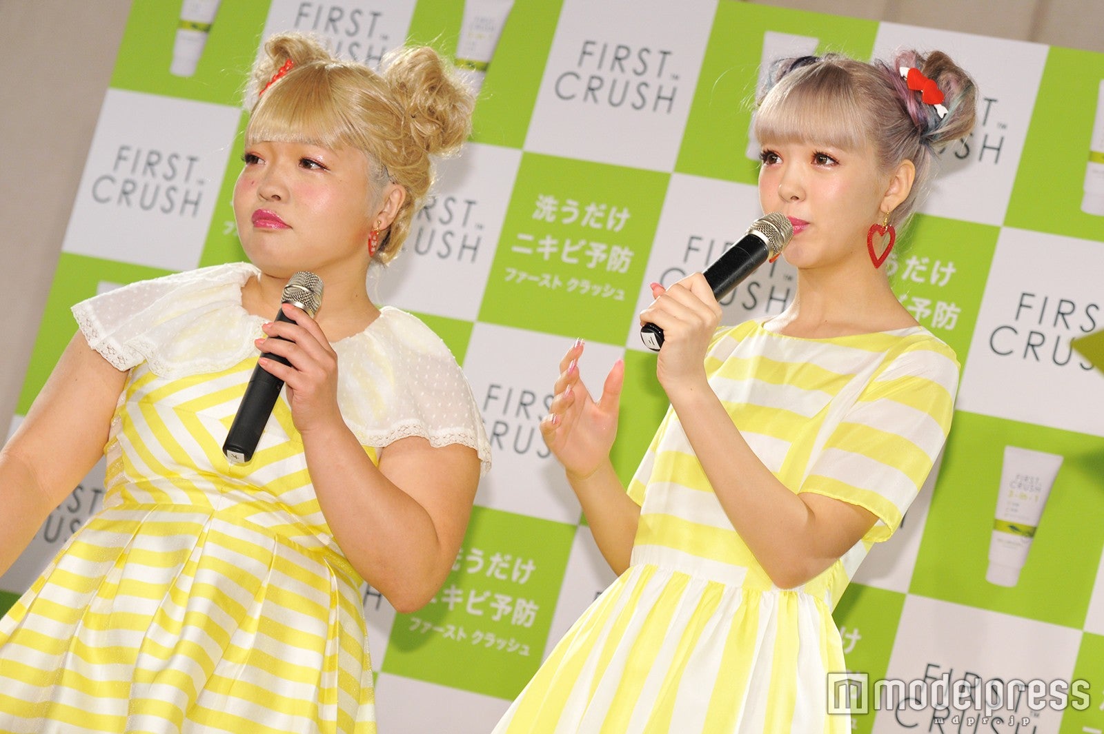 （左から）オカリナ、藤田ニコル（C）モデルプレス