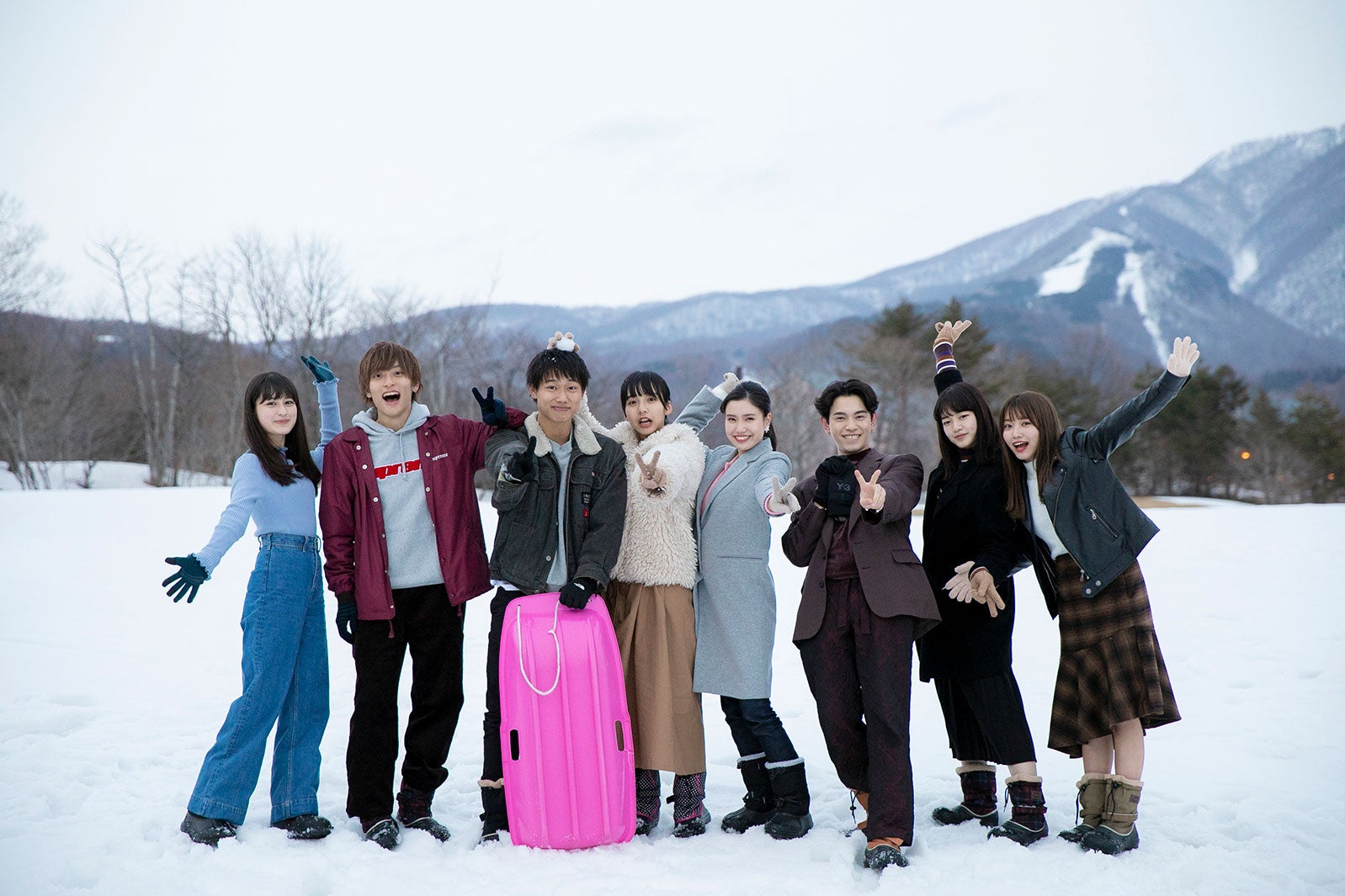 （左から）木内舞留、池田翼、網代聖人、山之内すず、立木綾乃、鈴木康介、mihoro*、古田愛理／「白雪とオオカミくんには騙されない」（C）AbemaTV