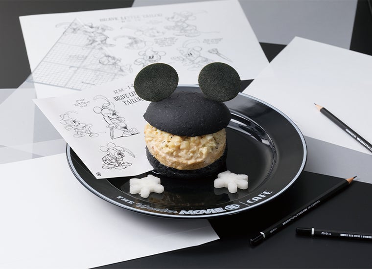 モノクロバーガー税込1,980円（C）Disney