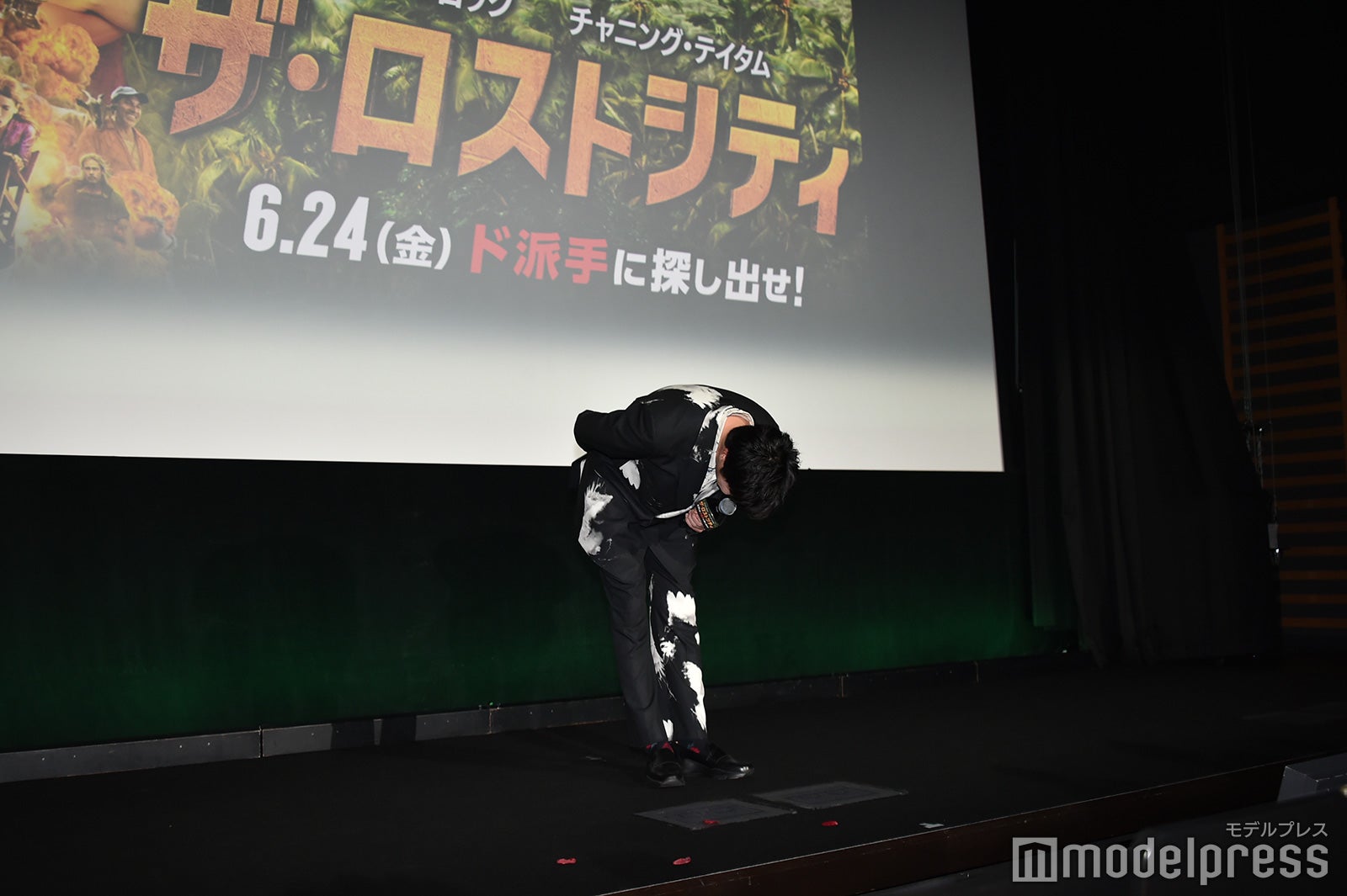 花びらと田中圭（C）モデルプレス