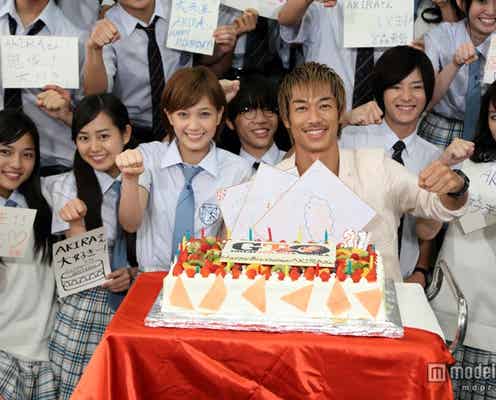 EXILE・AKIRAが男泣き 「GTO」撮影で本田翼らがサプライズ