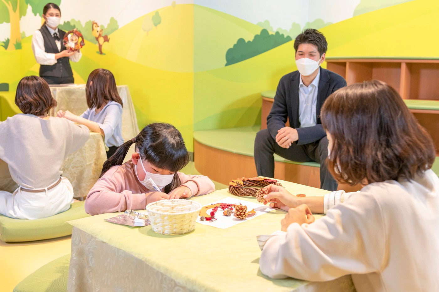 リース作り体験イメージ （C）Disney