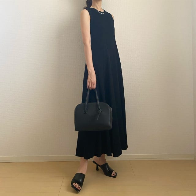 黒　ワンピース　全身黒　夏