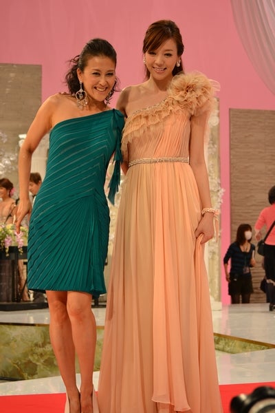 コンテストの審査員をつとめた岡本夏生とCica