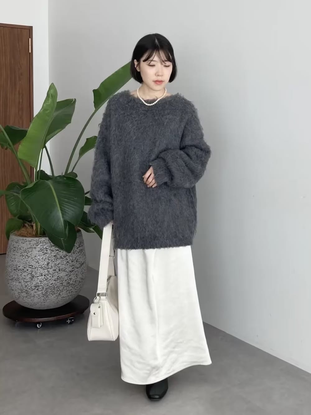 【OKコーデ】毛足の長いシャギーニットはきれい見えします　出典：WEAR