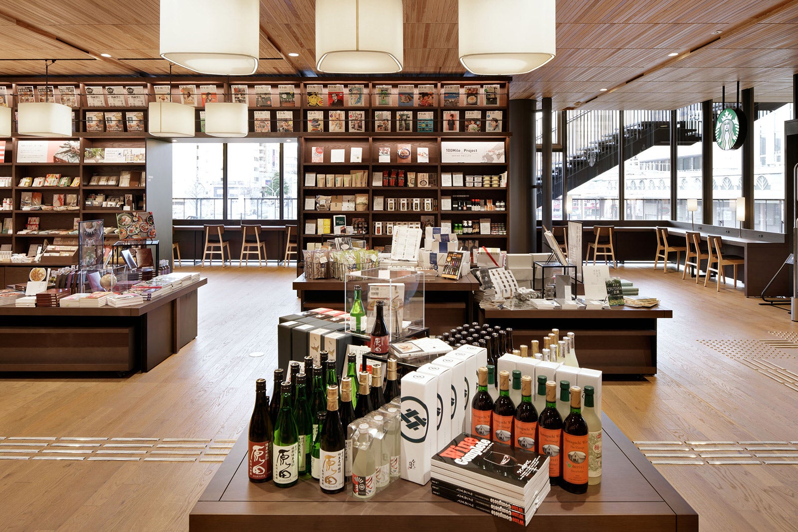 徳山駅前図書館／画像提供：カルチュア・コンビニエンス・クラブ株式会社