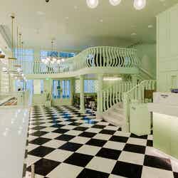 プラダ カフェ(C)StudioVF17 (C)PRADA