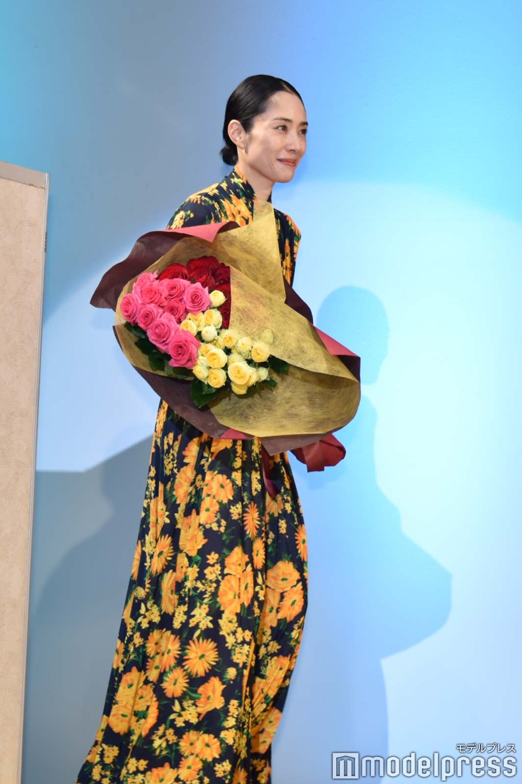 「カムカムエヴリバディ」堀之内礼二郎氏を祝福するために駆けつけた深津絵里 （C）モデルプレス