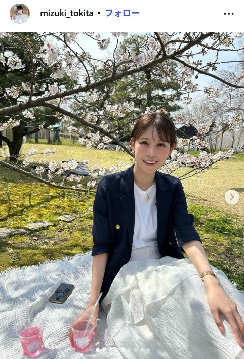 美人気象キャスター、色白美脚際立つミニ丈姿に熱視線「絵になる」「理想の脚線美」