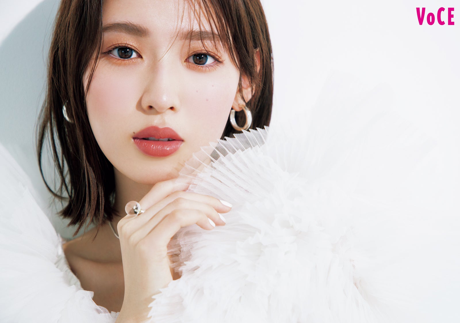 白石聖、今っぽ最新メイクで透明感放つ