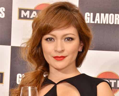 モデル岩堀せり、SEXYドレスで登場 夫・TAKUROとのプライベート語る