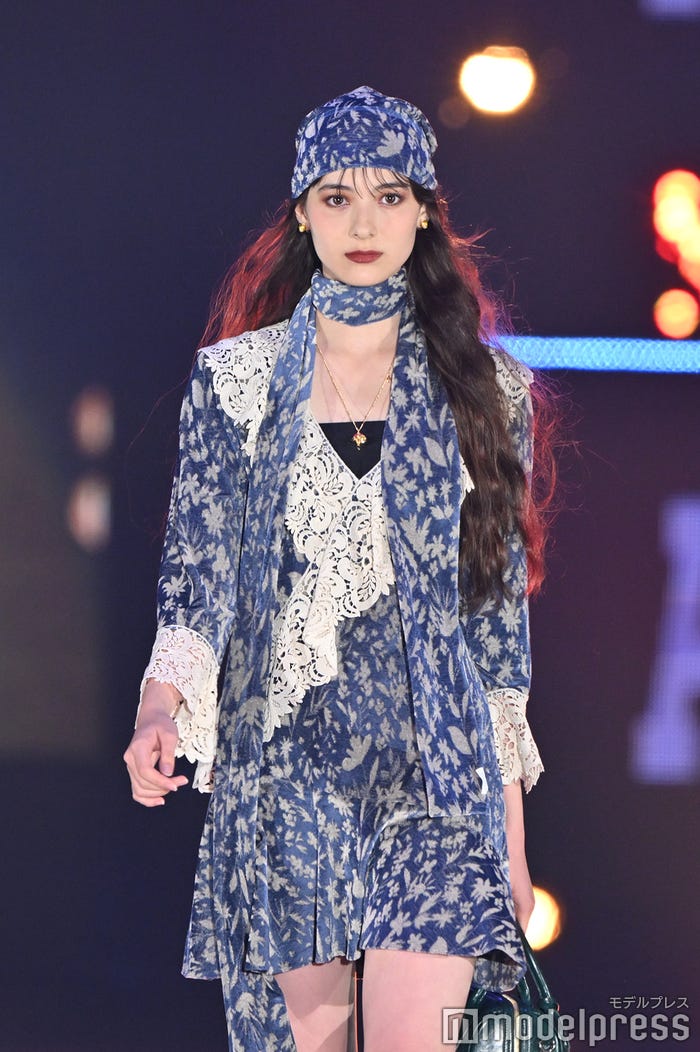 土方エミリ(C)モデルプレス