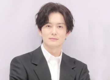 岡田将生が第1子誕生後初投稿「わたくしはパリが好きだ」エッフェル塔＆ルーヴル満喫ショット