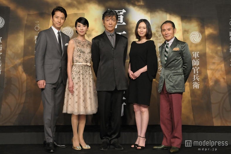 （左から）谷原章介、黒木瞳、柴田恭兵、中谷美紀、片岡鶴太郎