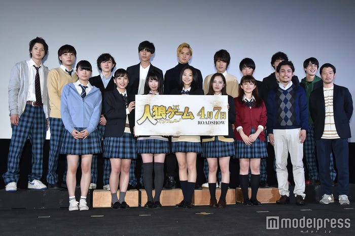 (下段左より)海田朱音、久田莉子、上野優華、武田玲奈、都丸紗也華、山地まり、ジェントル、綾部真弥監督(上段左より)貴志晃平、米本来輝、吉原拓弥、吉原雅斗、水野勝、平松賢人、勧修寺保都、時人、大和孔太 (C)モデルプレス