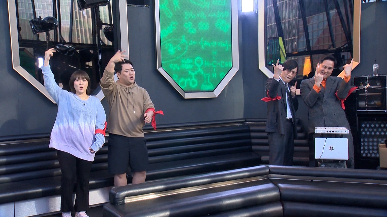 ラランド、きつね（C）日本テレビ