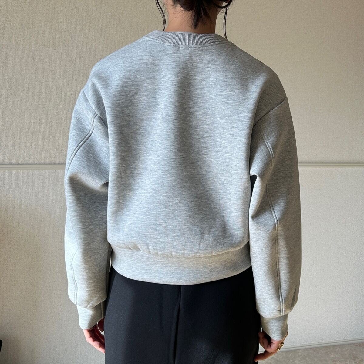 GUパフスウェットプルオーバー　Mサイズ着用背面