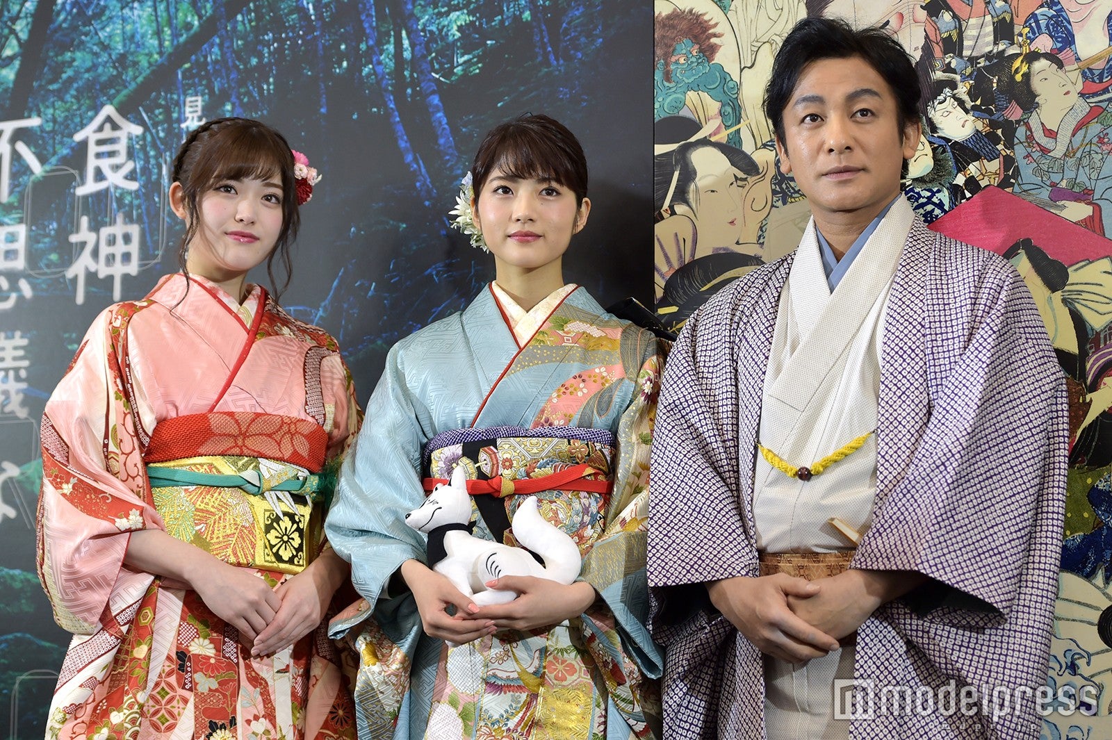 左から：松村沙友理、若月佑美、片岡愛之助（C）モデルプレス
