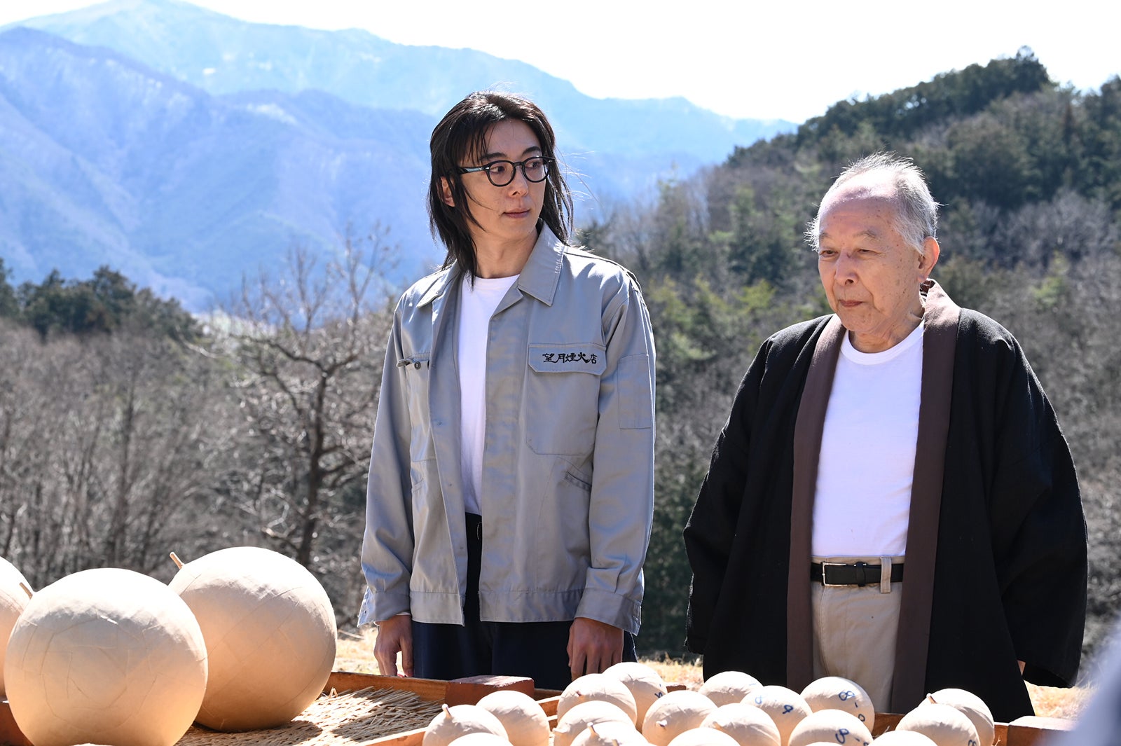 高橋一生、橋爪功「6秒間の軌跡～花火師・望月星太郎の2番目の憂鬱」第2話より（C）テレビ朝日