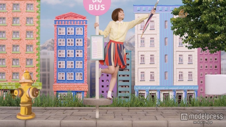 本田翼／新TVCM「とらばーゆ 次の私に（バス停）」篇