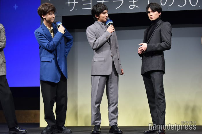 葉山奨之、北村匠海、決め顔をする新田真剣佑 (C)モデルプレス