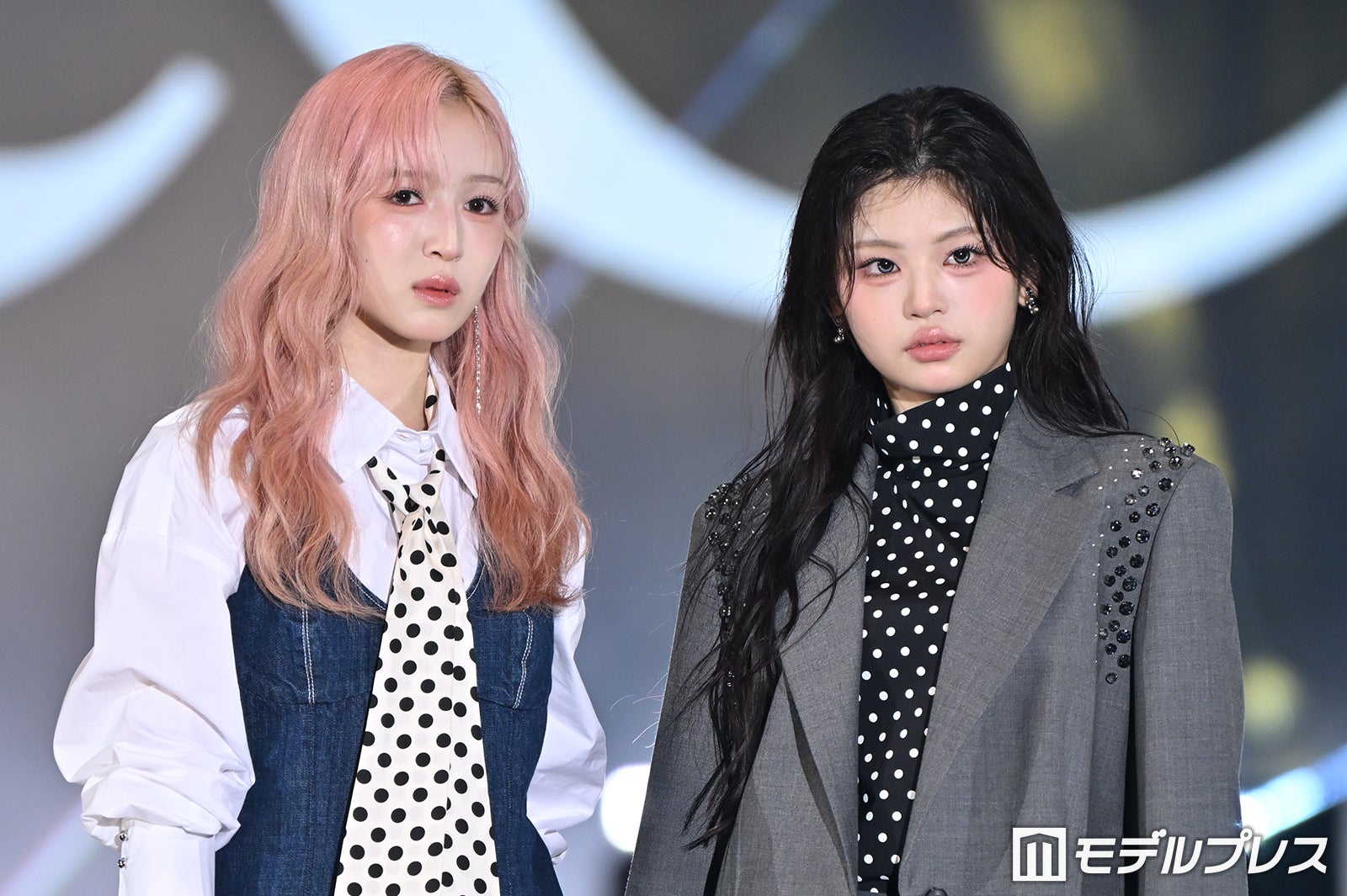ME:I・SUZU（山本すず）＆RINON（村上璃杏）、ドットのリンクコーデで登場 笑顔封印ランウェイに反響「ギャップに悶絶」「表情に釘付け」【ガルアワ2026SS】