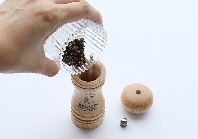 ムック本　ムック　付録　人気　おすすめ　オススメ　宝島社　宝島　レビュー　便利　優秀　当たり　最高　2023　スヌーピー　スヌーピー付録　SNOOPY　ペッパーミル　ミル　こしょう　コショウ　スパイス