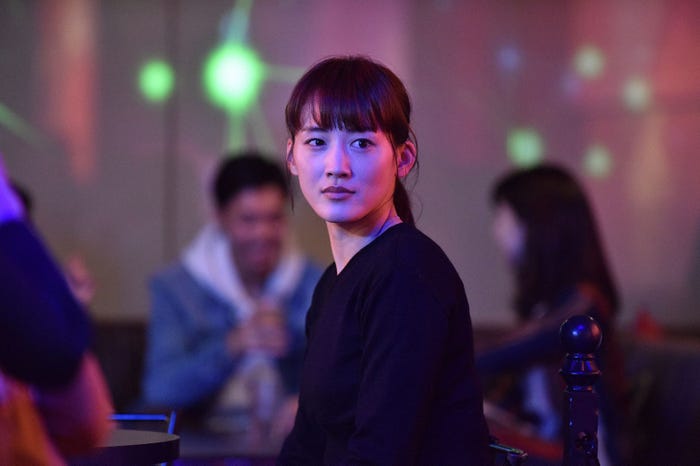 綾瀬はるか/「奥様は、取り扱い注意」第5話より(画像提供:日本テレビ)