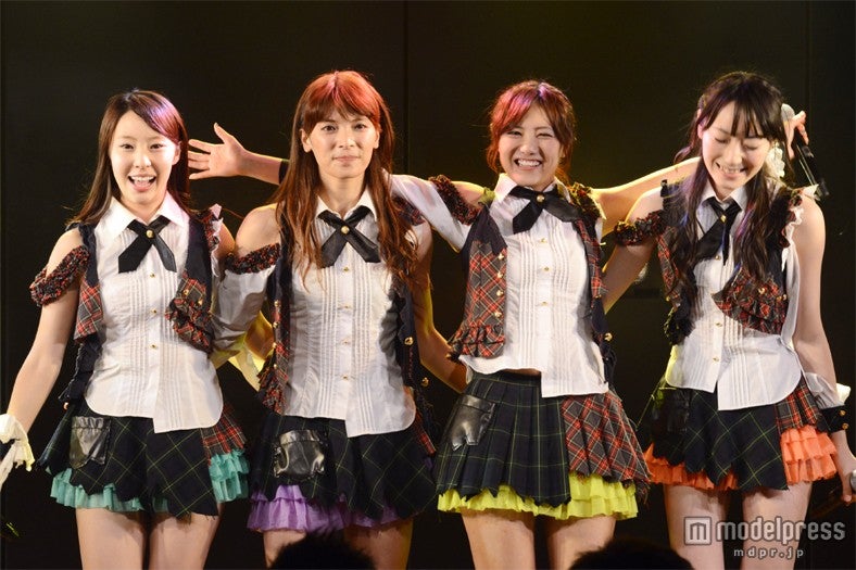 左から：藤江れいな、秋元才加、宮澤佐江、松井咲子（C）AKS