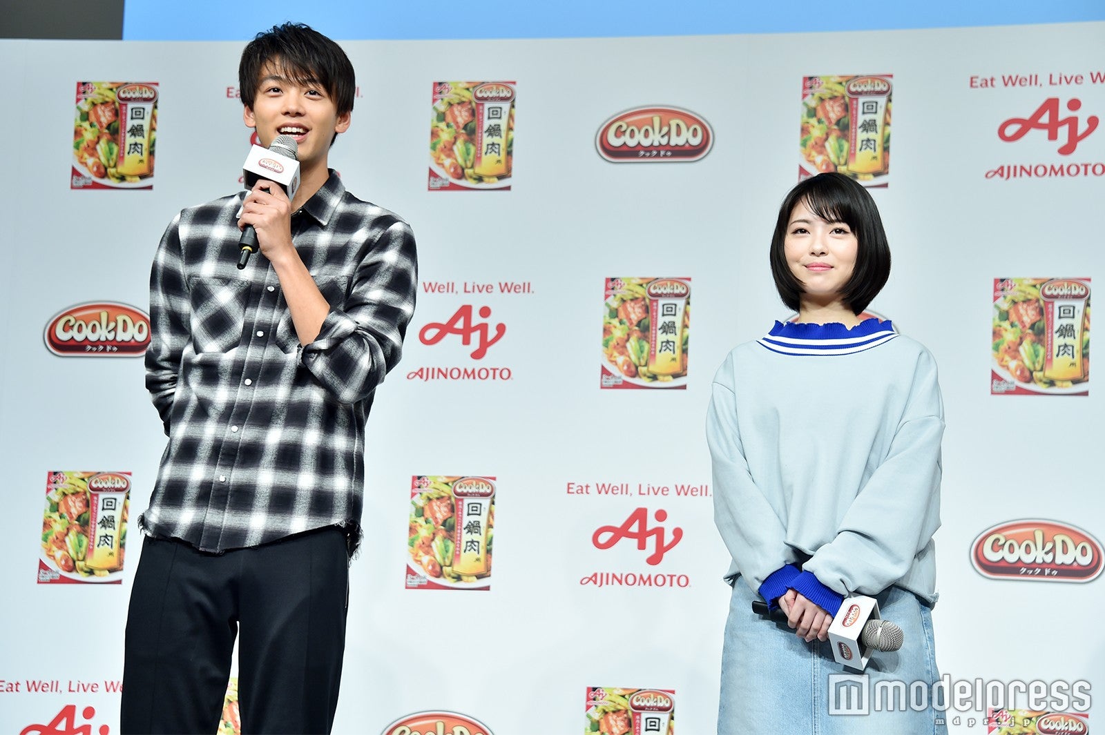 竹内涼真、浜辺美波 （C）モデルプレス