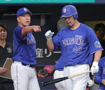中日 逆転勝ちで4連勝 九回に一挙3得点 代打・阿部が2点二塁打