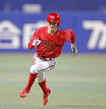 広島・辰見 甲子園でNPB記録代走26盗塁決める「マツダより走りやすい」 あくまで自然体で「チームのために」