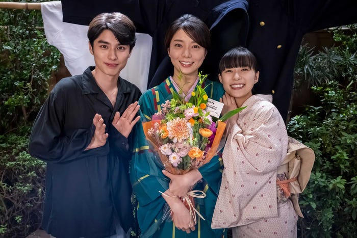 本田響矢、森カンナ、芳根京子(C)フジテレビ