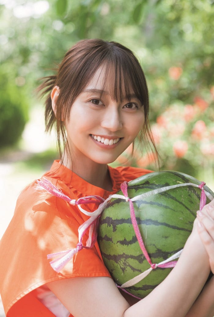 「B.L.T.2021年8月号」セブンネットショッピング購入特典ポストカード【弓木奈於(乃木坂46)】(提供写真)