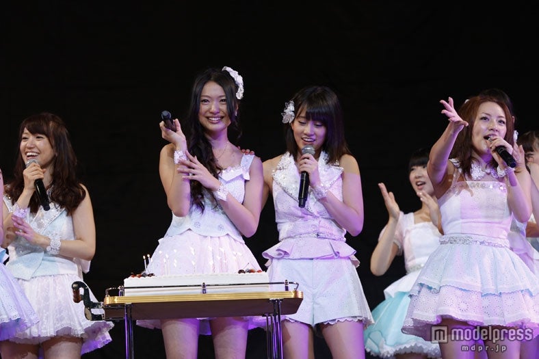 26thシングル「真夏のSounds good !」全国握手会イベントの様子（C）AKS