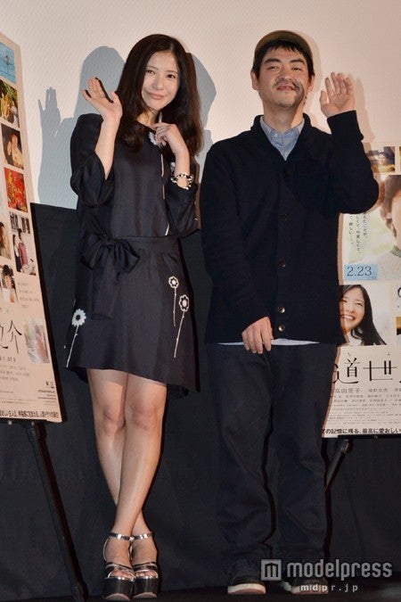 吉高由里子（左）と沖田修一監督（右）