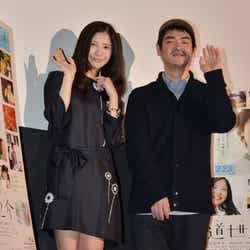 吉高由里子(左)と沖田修一監督(右)