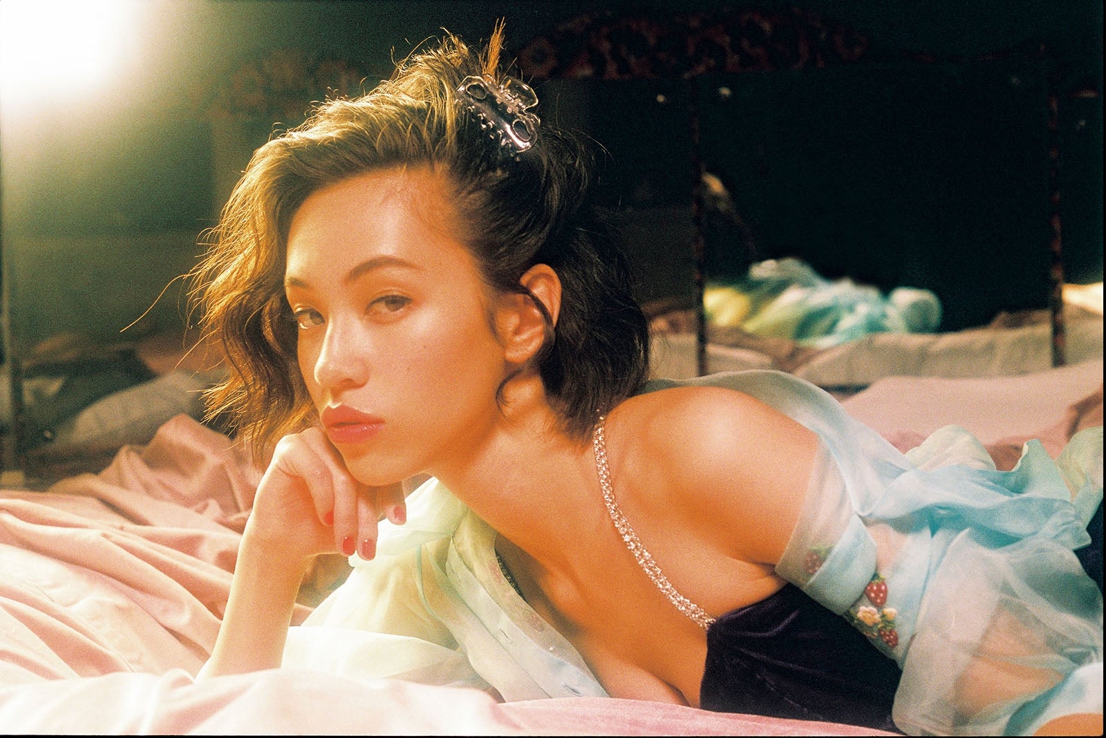 水原希子、ランジェリー姿を披露　撮影時の姿勢に感動の声