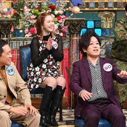 （後列左から）村重杏奈、やす子（前列左から）はなわ、松陰寺太勇（C）日本テレビ