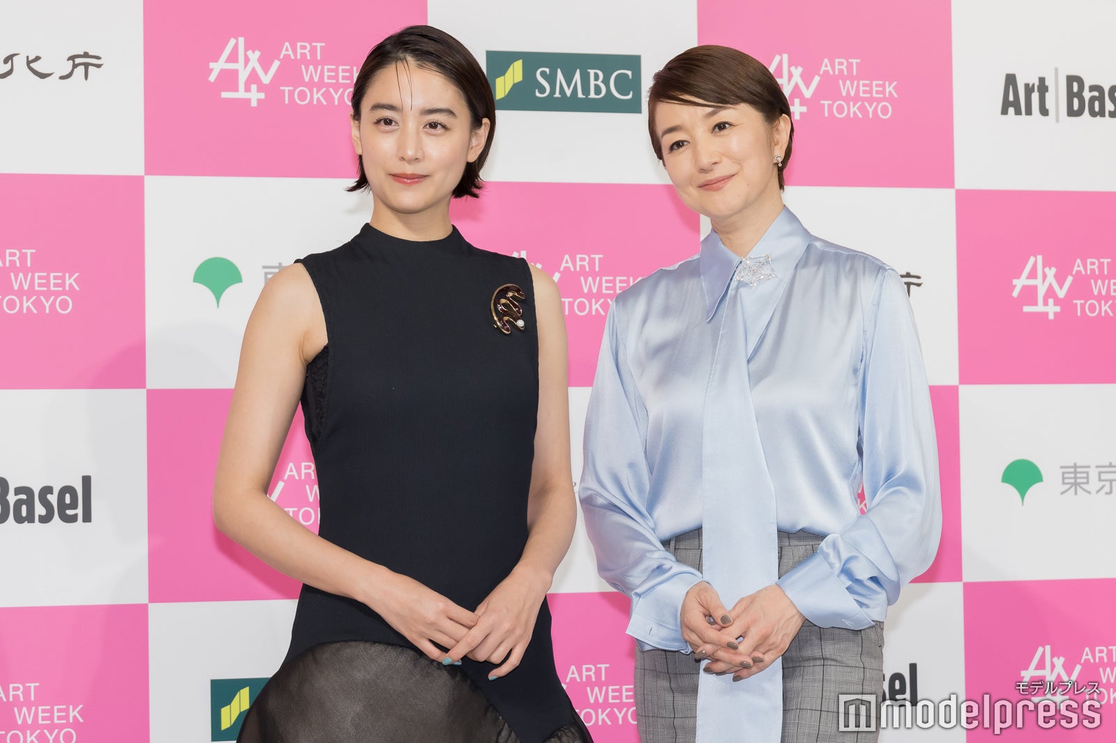 山本美月、鈴木京香（C）モデルプレス