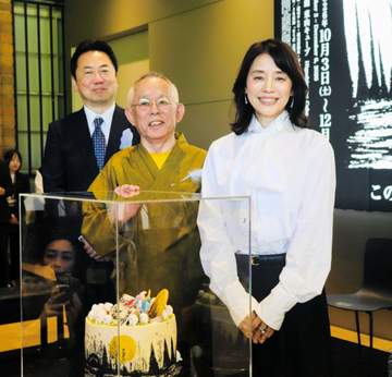 石田ゆり子 サプライズ祝福に感激 57歳バースデー前日に特製ジブリケーキ贈られる