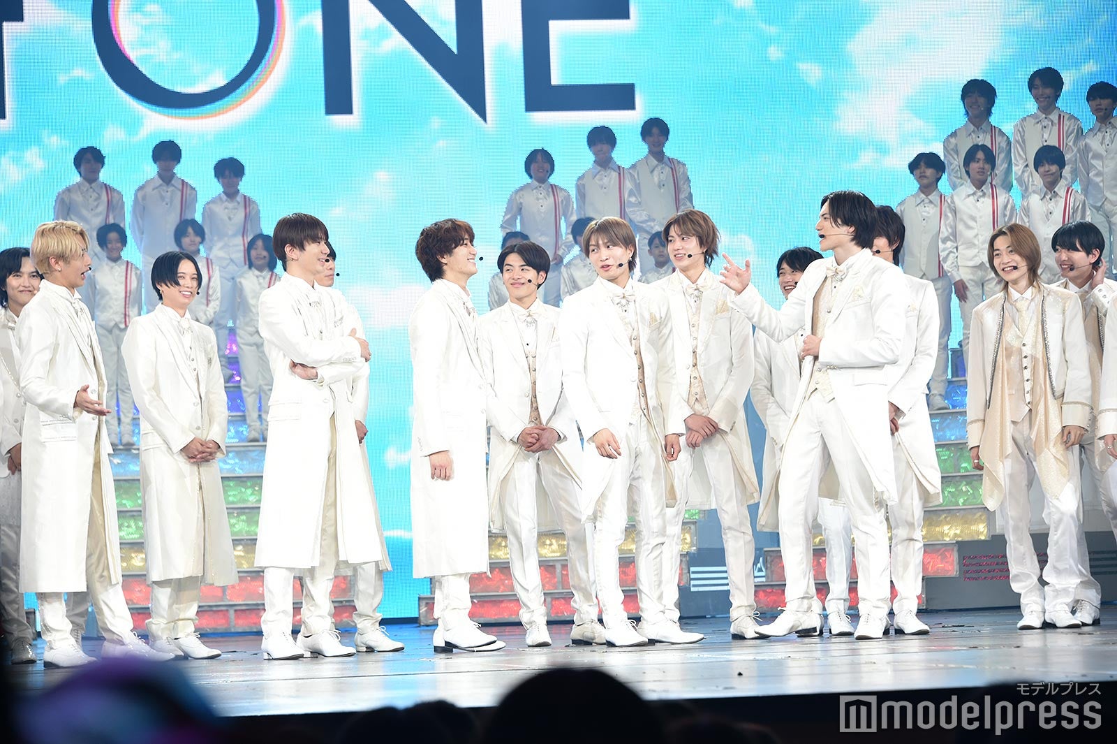 （右）2つのことが同時できないと嘆いた岩崎大昇（美 少年）（左）ツッコむHiHi Jetsら／「Act ONE」公開記者会見の様子（C）モデルプレス