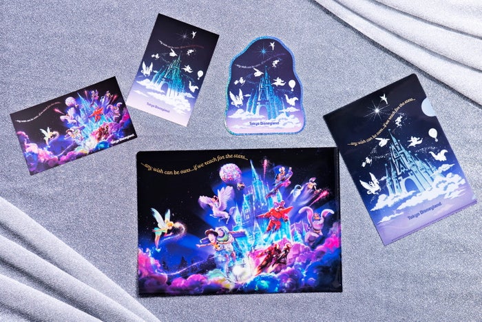東京ディズニーランド、雲とシンデレラ城が幻想的な新ナイトタイムエンターテイメントのグッズ登場