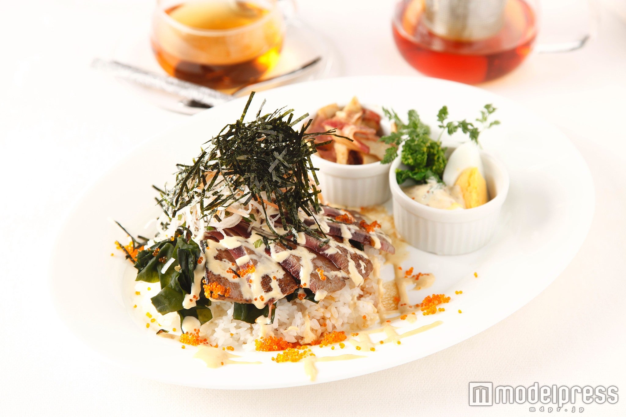 「炙り三崎まぐろと旬野菜のマヨDON」1，100円（3月16日～3月31日まで提供）／画像提供：キユーピー