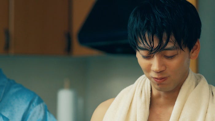 竹内涼真出演/モナ王『家族をつなぐモナ王STORY』父 篇より(提供写真)