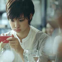 剛力彩芽/新CM「auスマートパス アプリ取り放題」篇より