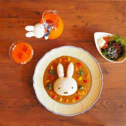 カレーセット¥1,500※ドリンクはキャロットジュース・アセロラジュース・ジンジャーエールのいずれか/画像提供:ハウステンボス